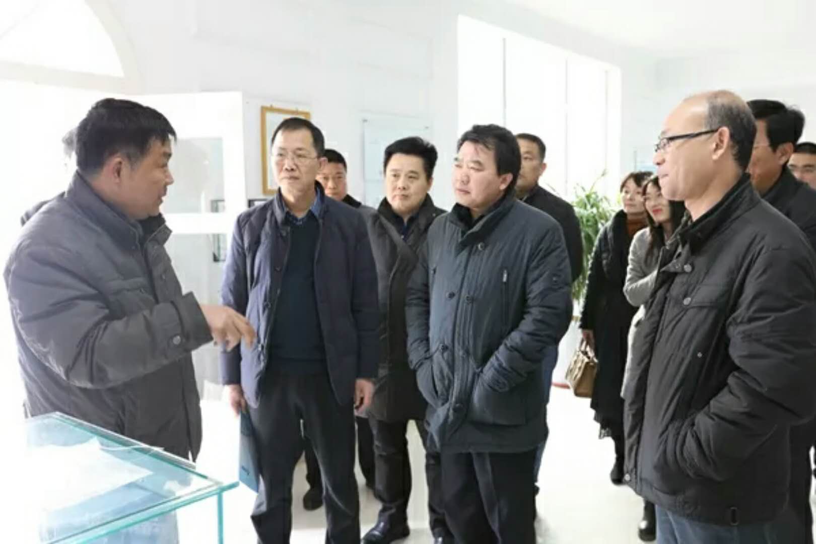 安陽市高新區(qū)負責人李長治、管委會副主任牛福生一行深入我司調研